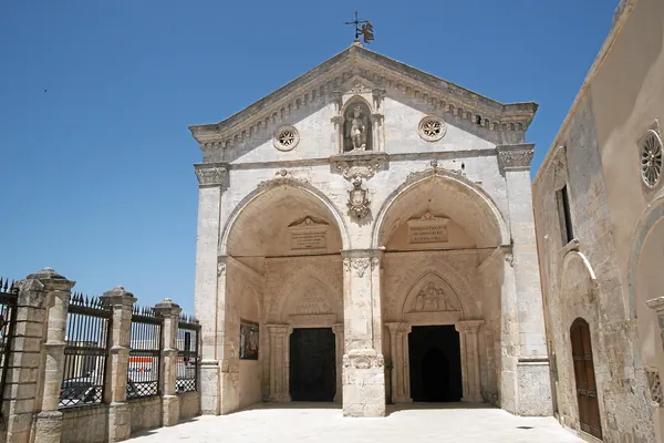 Il portale del Santuario di San Michele a Monte Sant’Angelo